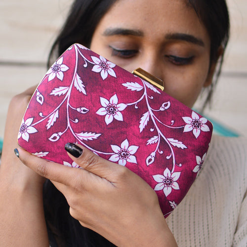 Cute White Floral Printed Clutch